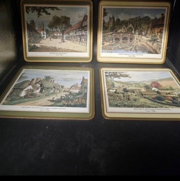 4 Pre Owned Continental Luncheon Placemats With English Villages Designs - Picture 3 of 8